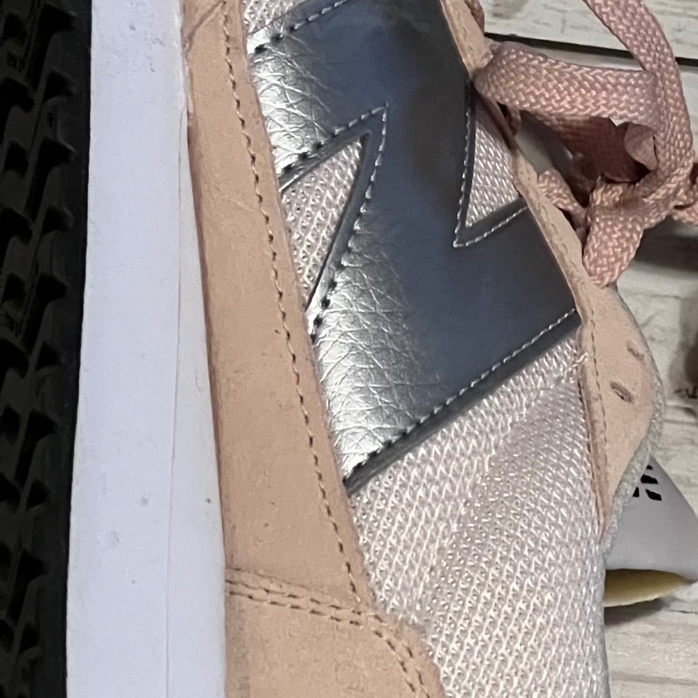 New Balance Rose gold